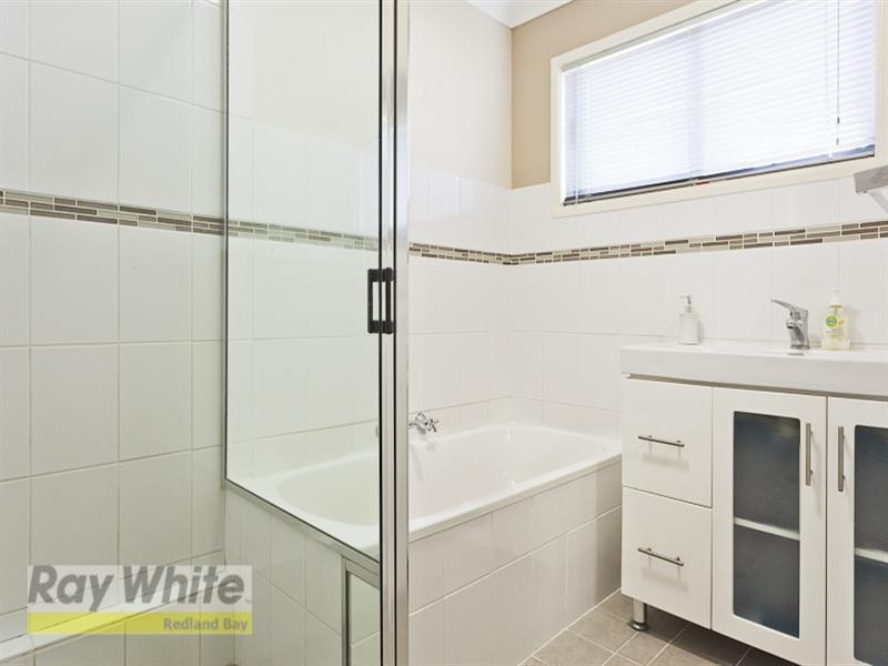 10 Oakland Avenue, Redland Bay QLD 4165