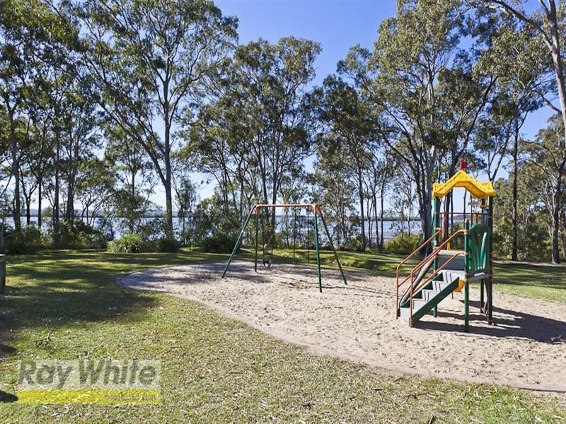 10 Oakland Avenue, Redland Bay QLD 4165