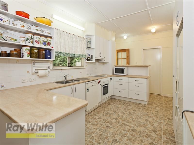 12 Pine Avenue, Lamb Island QLD 4184