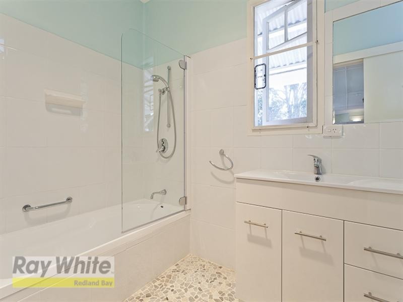 12 Pine Avenue, Lamb Island QLD 4184