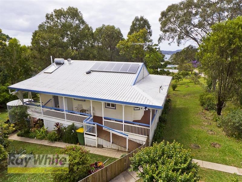 12 Pine Avenue, Lamb Island QLD 4184