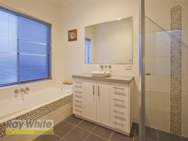 8 St Ives Court, Redland Bay QLD 4165