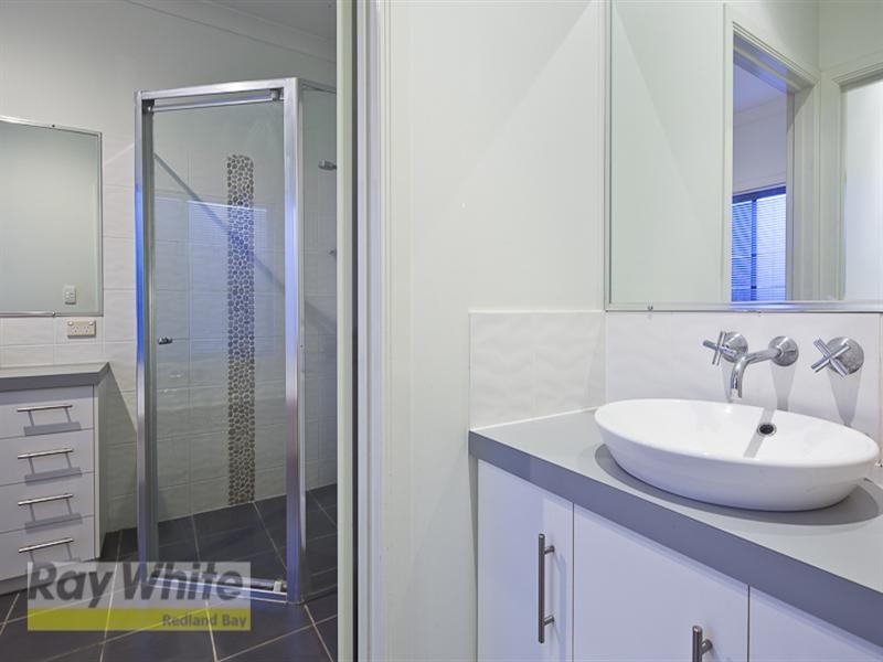 8 St Ives Court, Redland Bay QLD 4165