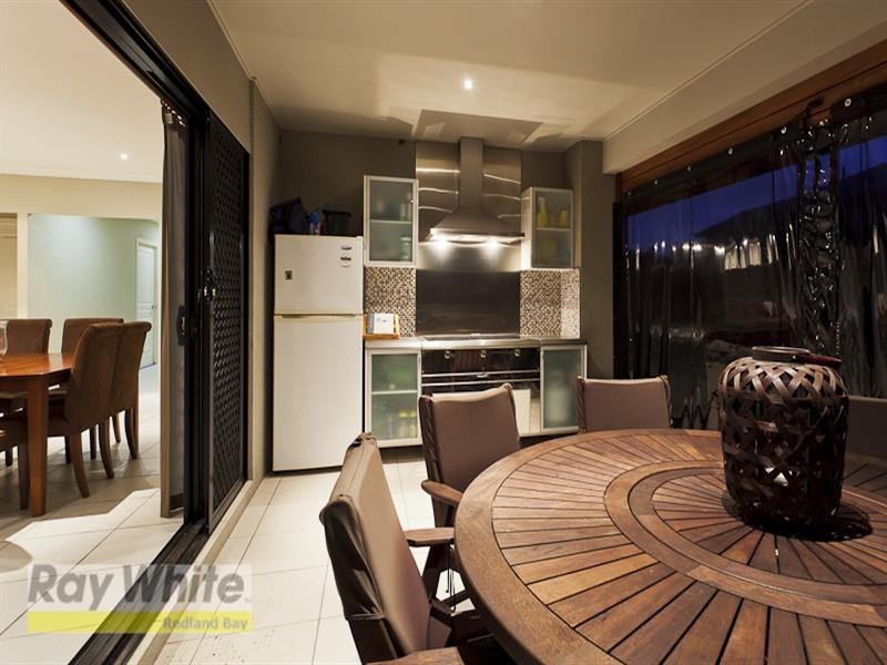 39 Riverside Place, Windaroo QLD 4207