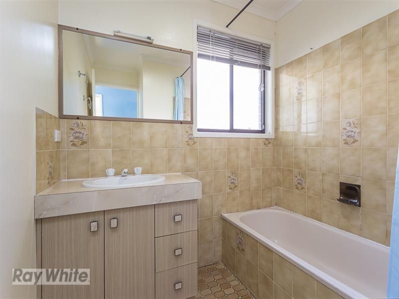 27 Shanahan Street, Redland Bay QLD 4165