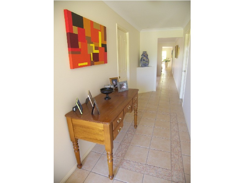 8 Spinnaker ct., Redland Bay QLD 4165