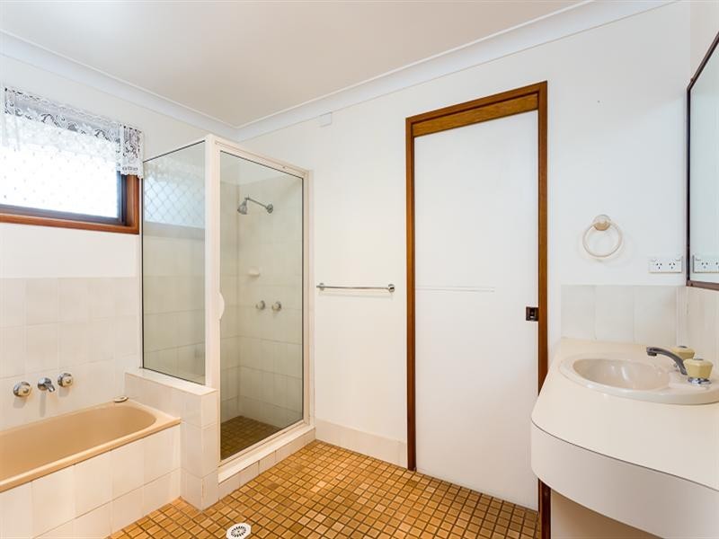 18 Bay Street, Redland Bay QLD 4165