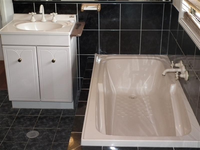 6 Albert Street, Redland Bay QLD 4165