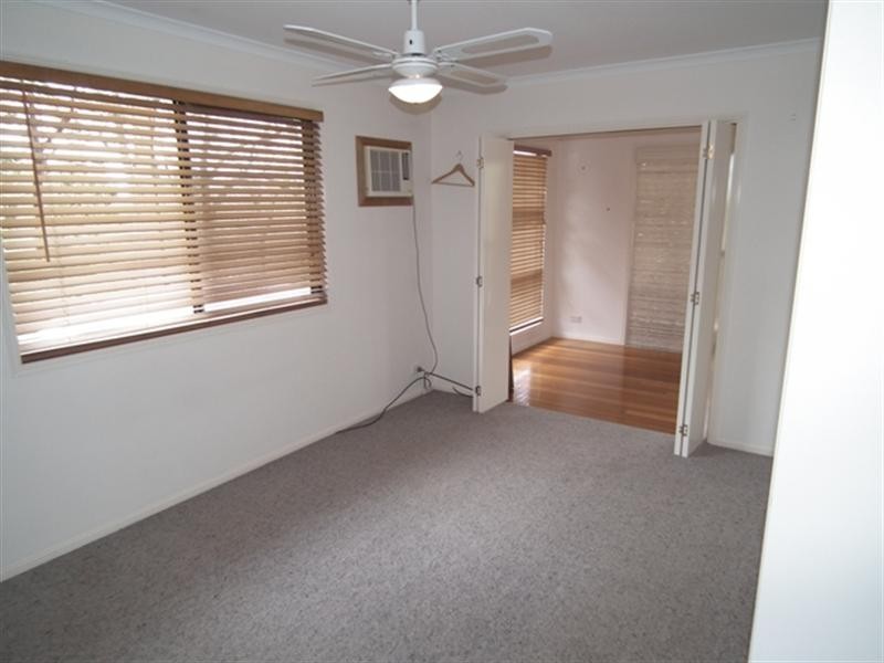 6 Albert Street, Redland Bay QLD 4165