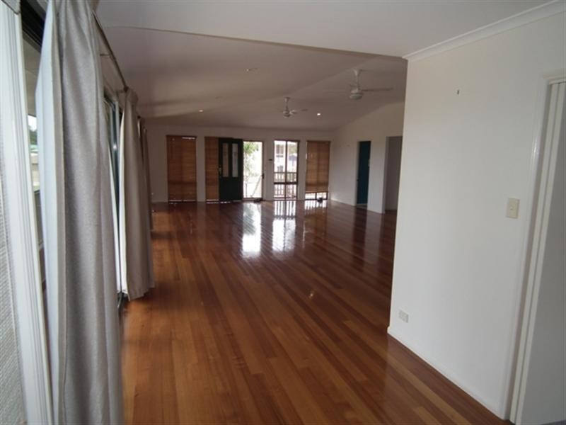 6 Albert Street, Redland Bay QLD 4165