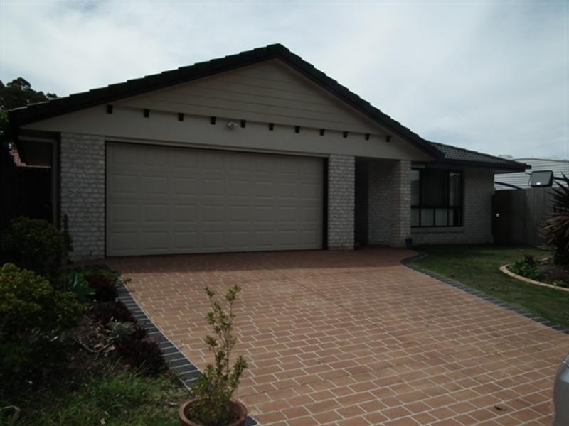 11 Emperor Drive, Redland Bay QLD 4165