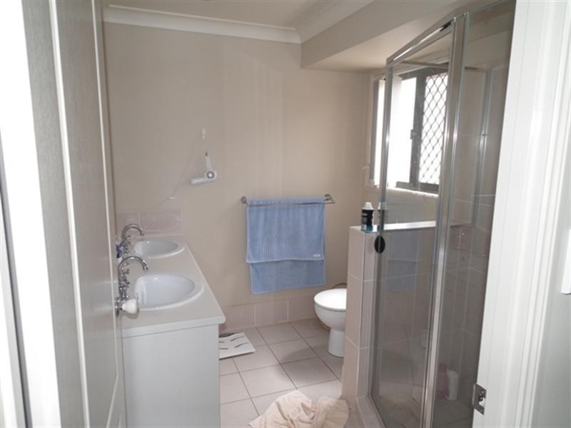 11 Emperor Drive, Redland Bay QLD 4165