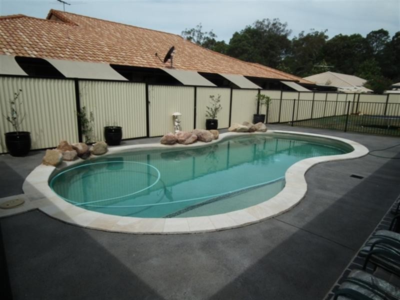 3 Bluefin Court, Redland Bay QLD 4165