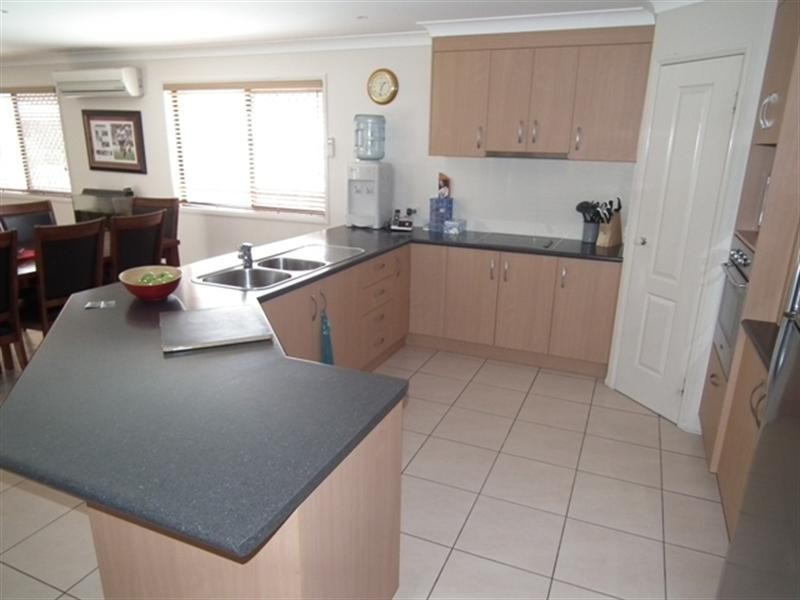 3 Bluefin Court, Redland Bay QLD 4165