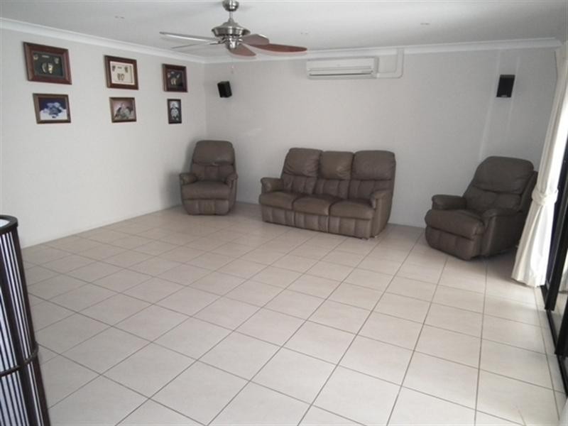 3 Bluefin Court, Redland Bay QLD 4165