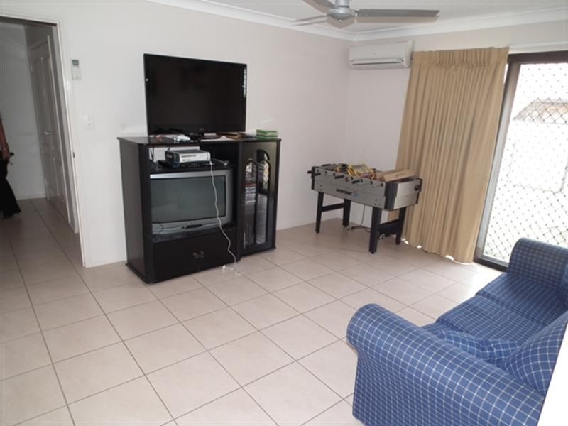 3 Bluefin Court, Redland Bay QLD 4165