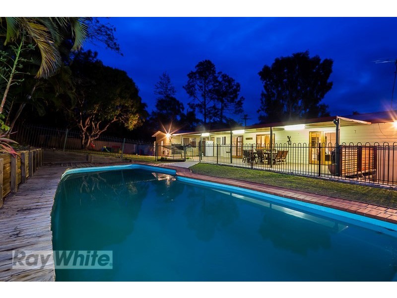 18 Kalmia Drive, Redland Bay QLD 4165