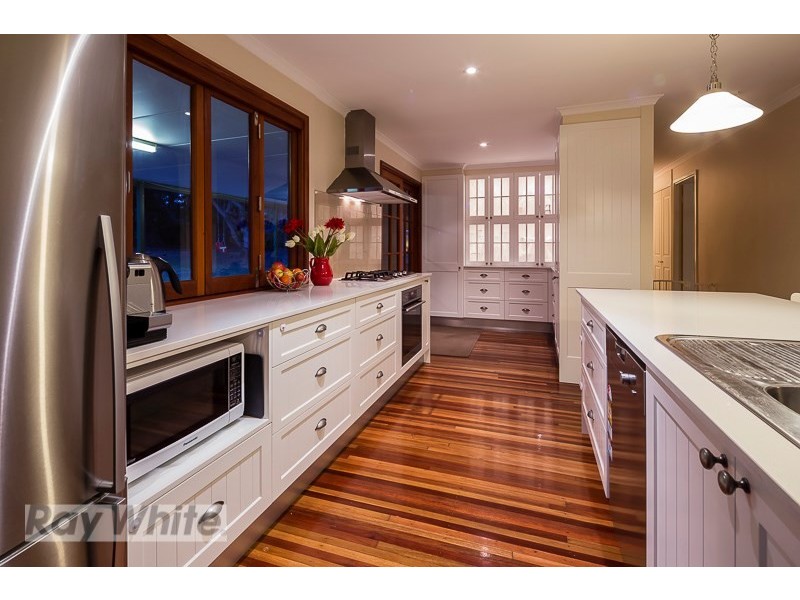 18 Kalmia Drive, Redland Bay QLD 4165