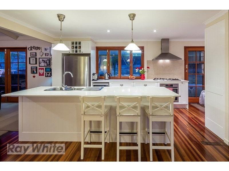 18 Kalmia Drive, Redland Bay QLD 4165