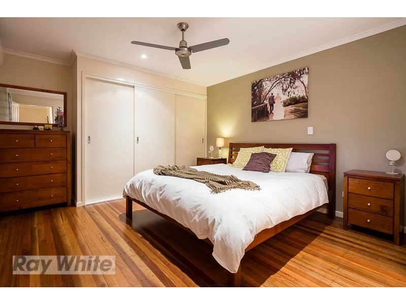 18 Kalmia Drive, Redland Bay QLD 4165