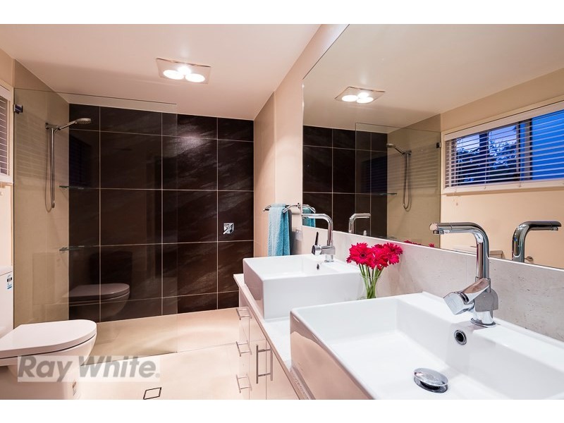 18 Kalmia Drive, Redland Bay QLD 4165