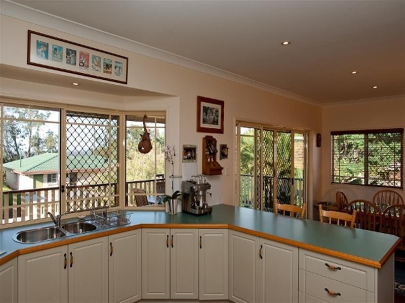 3 Sandra Court, Redland Bay QLD 4165