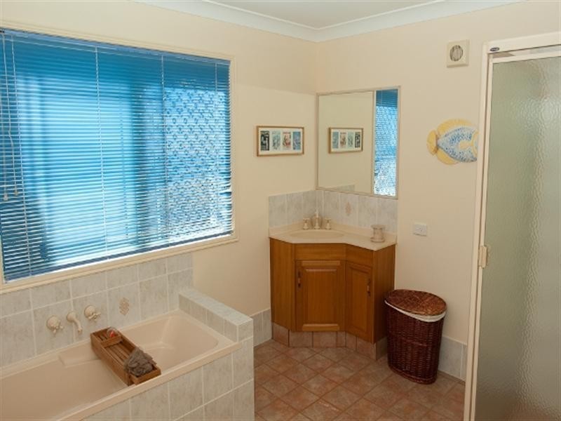 3 Sandra Court, Redland Bay QLD 4165