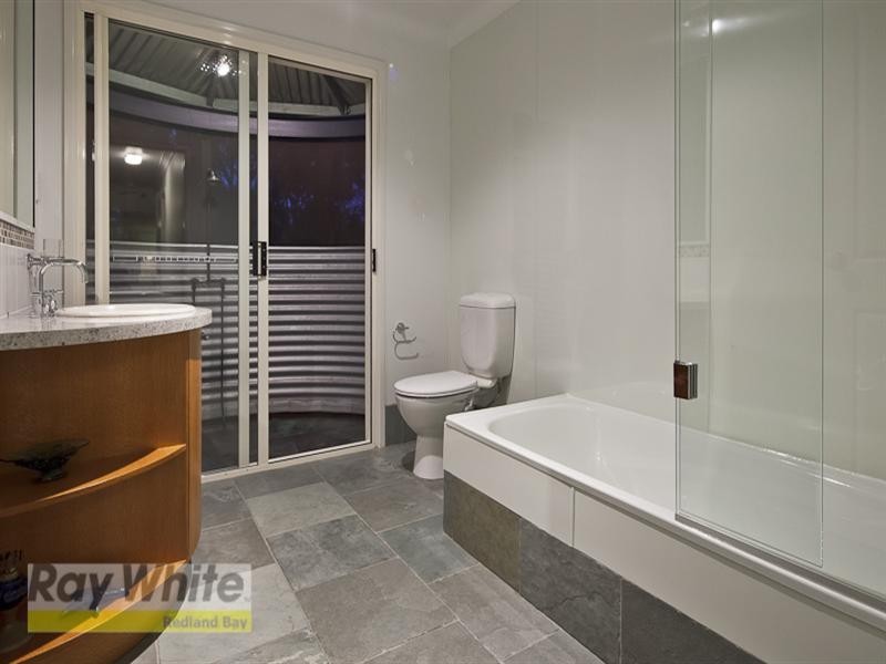 136 Orchard Road, Redland Bay QLD 4165