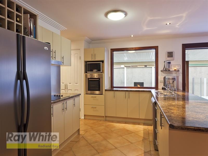 14 Moores Road, Redland Bay QLD 4165