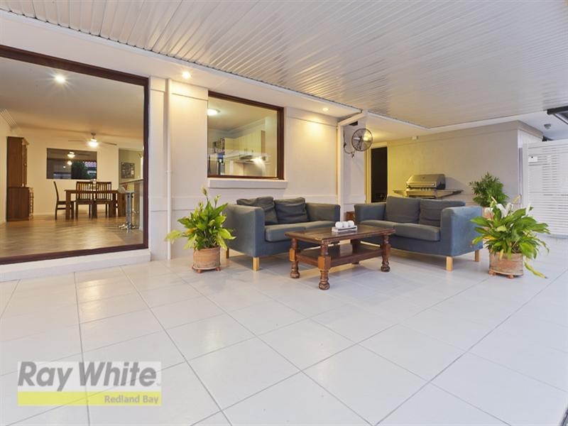 14 Moores Road, Redland Bay QLD 4165