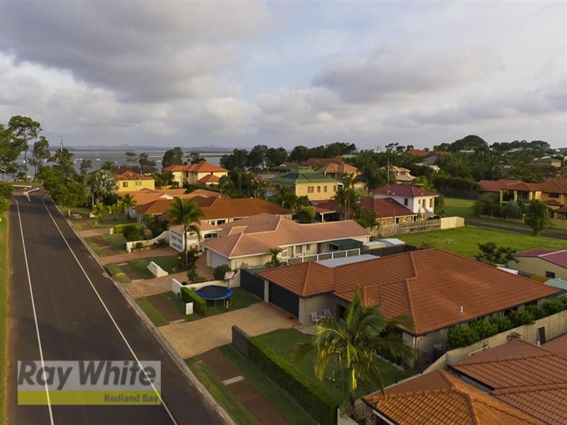 14 Moores Road, Redland Bay QLD 4165