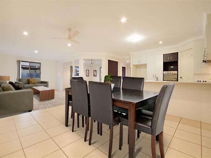 15 Portland Parade, Redland Bay QLD 4165