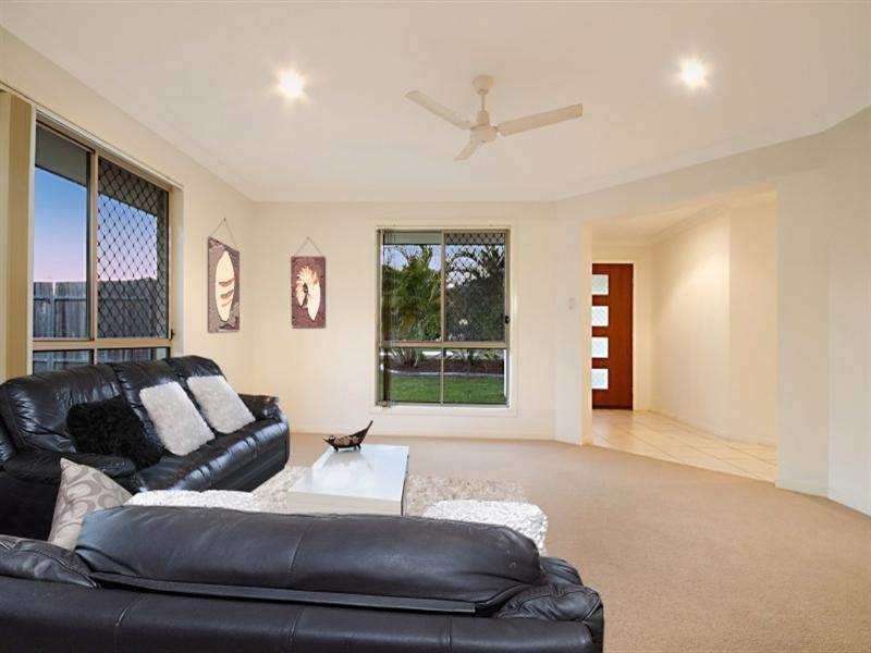 15 Portland Parade, Redland Bay QLD 4165
