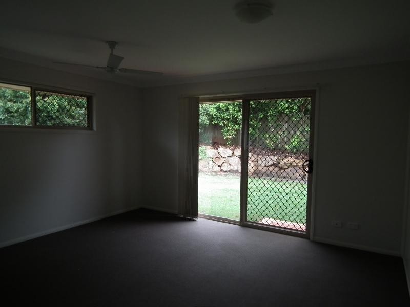 4 Lindeman Place, Redland Bay QLD 4165