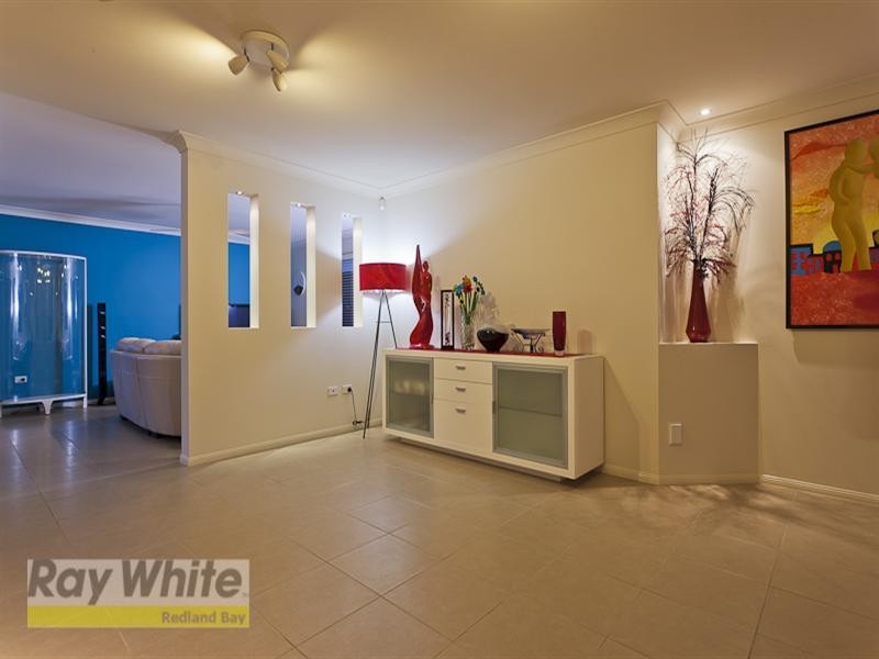 1 Mervyn Crescent, Redland Bay QLD 4165