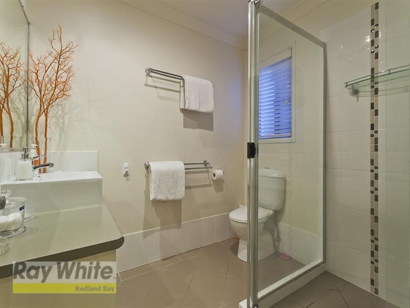 1 Mervyn Crescent, Redland Bay QLD 4165