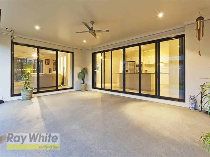 1 Mervyn Crescent, Redland Bay QLD 4165