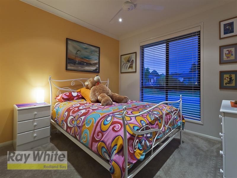 1 Mervyn Crescent, Redland Bay QLD 4165