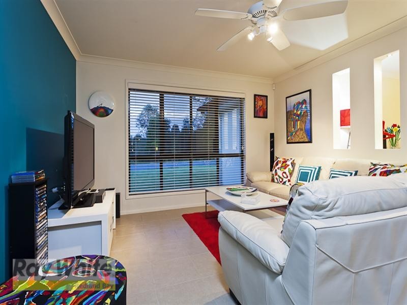 1 Mervyn Crescent, Redland Bay QLD 4165