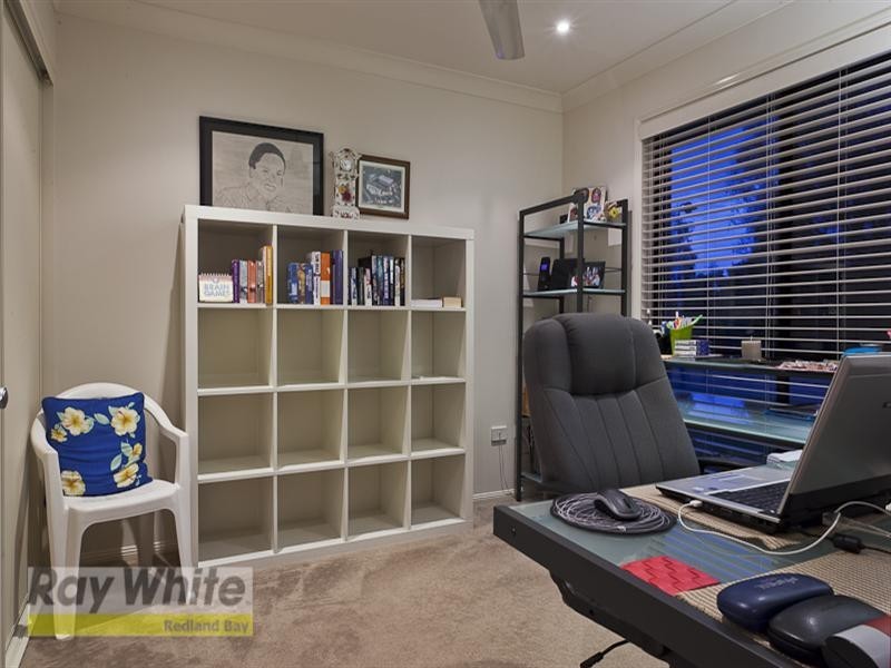 1 Mervyn Crescent, Redland Bay QLD 4165