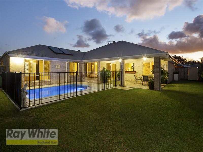 15 Forrest Street, Redland Bay QLD 4165