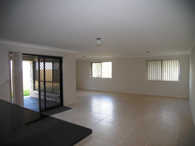 60 Ebony Crescent, Redland Bay QLD 4165