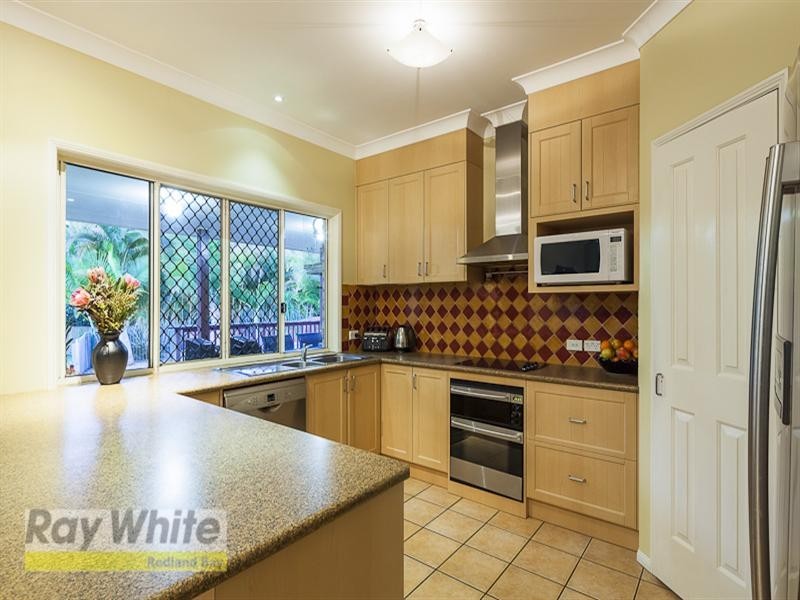 5 Malcomia Street, Redland Bay QLD 4165