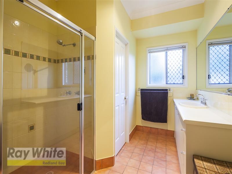 5 Malcomia Street, Redland Bay QLD 4165