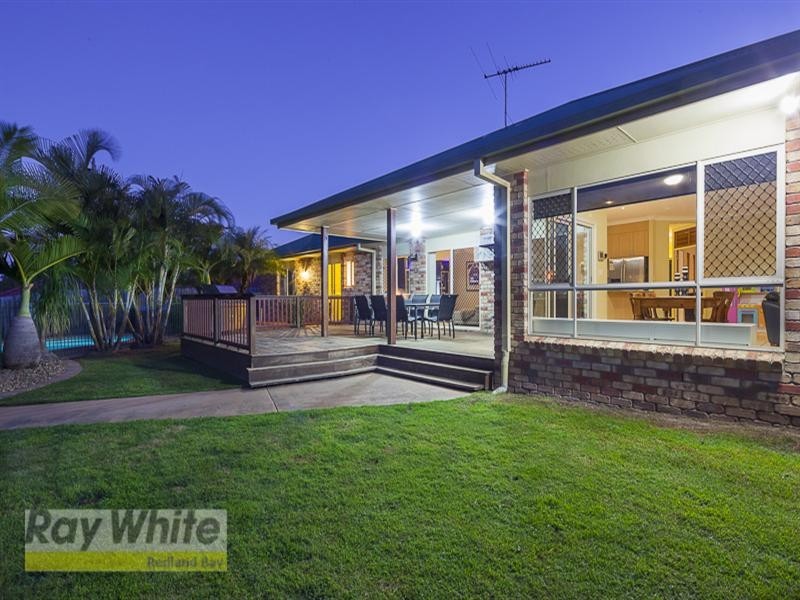 5 Malcomia Street, Redland Bay QLD 4165