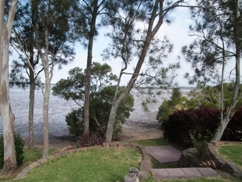 14 Waterfront Easement, Redland Bay QLD 4165