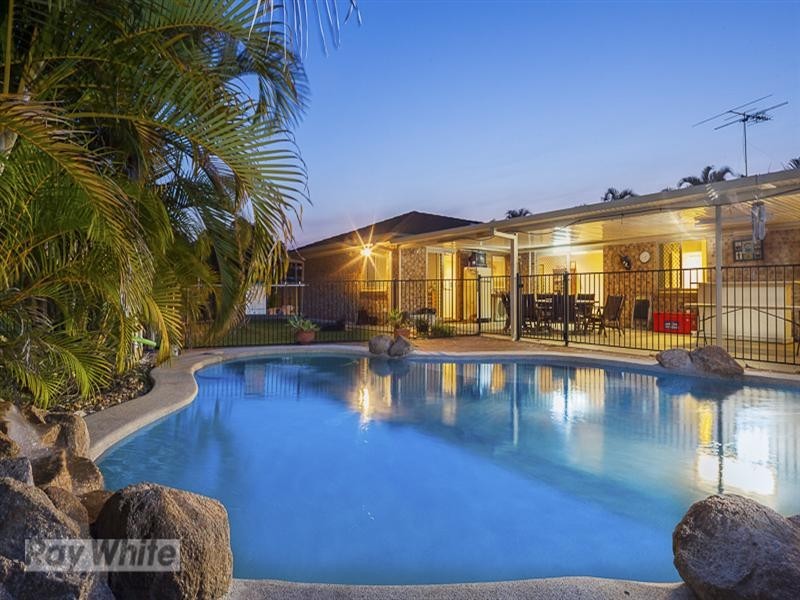 17 Niblick Way, Redland Bay QLD 4165