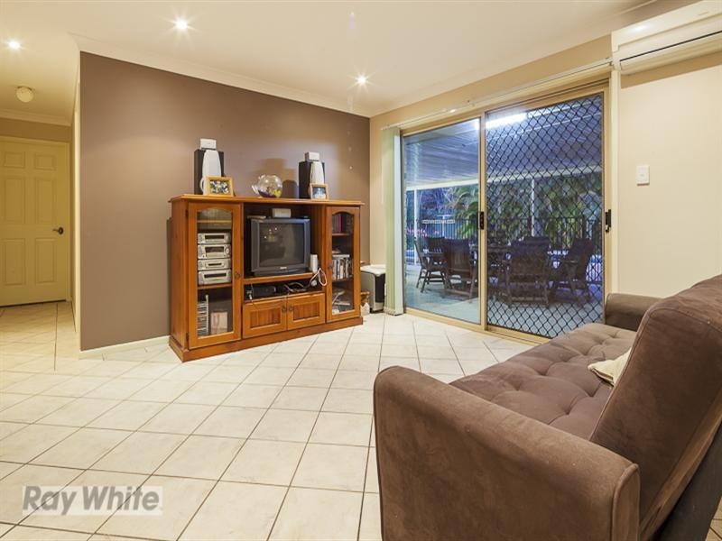 17 Niblick Way, Redland Bay QLD 4165