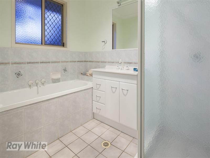 17 Niblick Way, Redland Bay QLD 4165