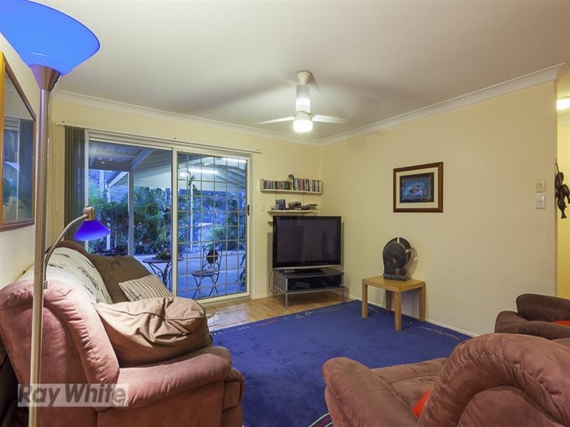 11 Azalea Street, Redland Bay QLD 4165